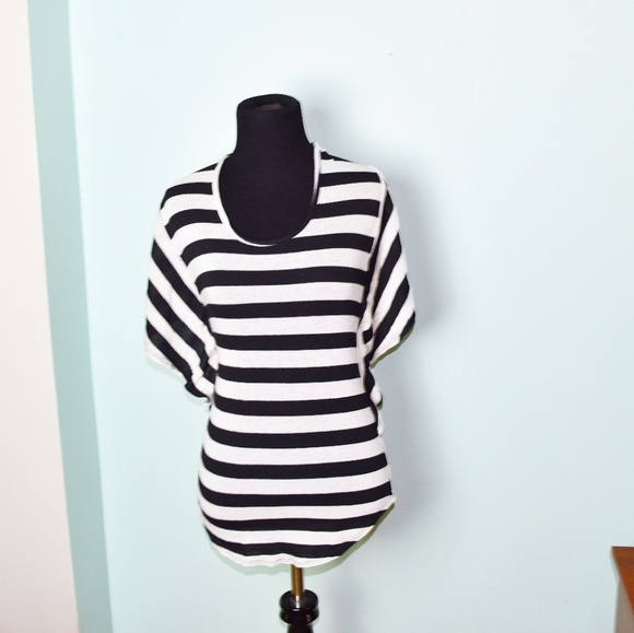 Tops - Adorable Black and White Butterfly Sleeve Blouse